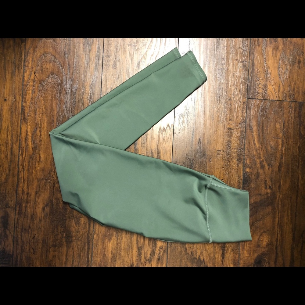 Alo Yoga green 7/8 high waist airbrush legging